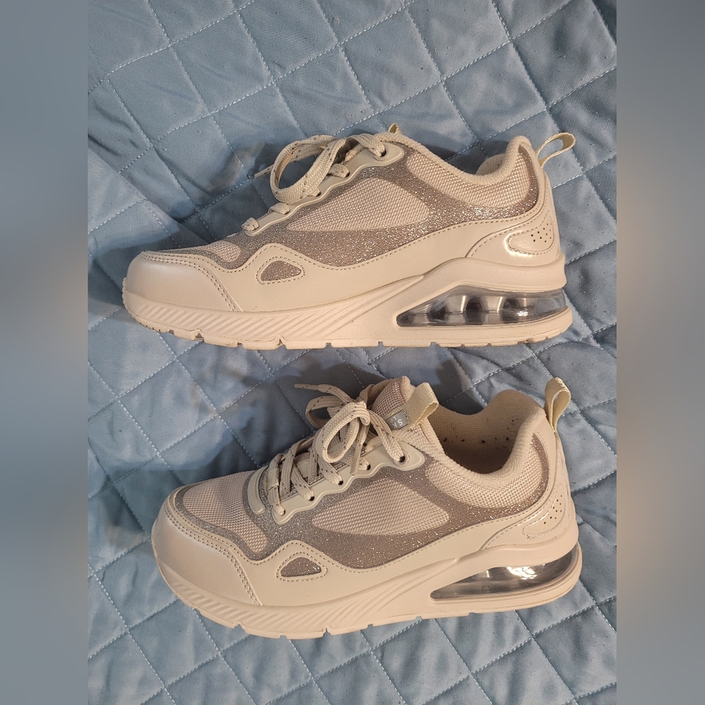 Sketchers Uno 2-Breathe and Step sneakers size 6